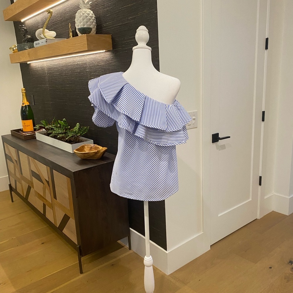One-shoulder blue/white ruffle sleeve poplin top - size L
